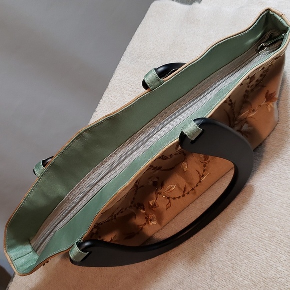 ** 3/$25 **Embroidered Beaded Handbag with Faux Wood Handles Very Nice Condition - Picture 8 of 13